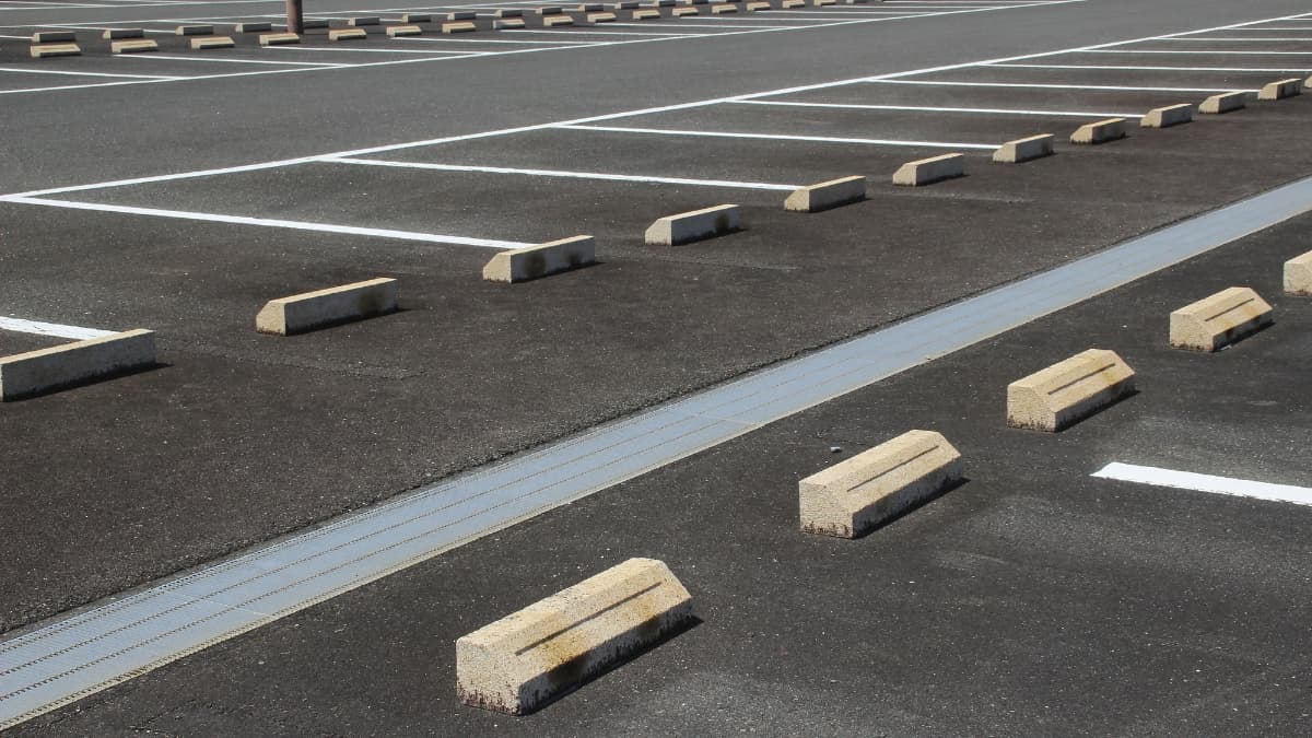 従業員駐車場完備！